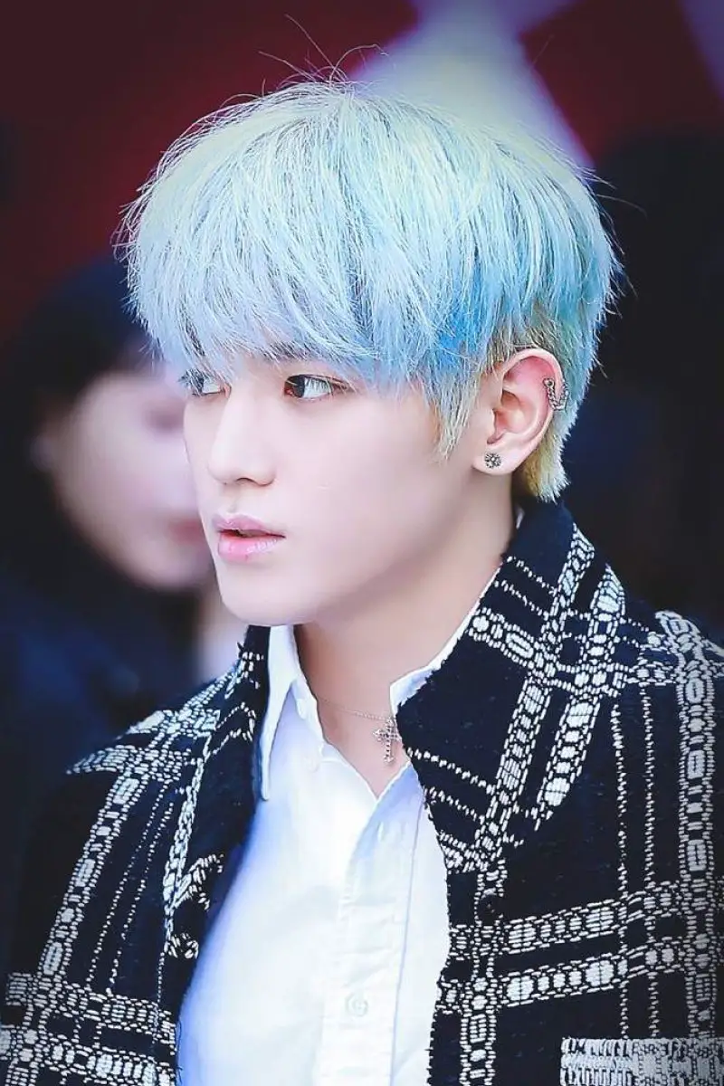 cabello color azul cielo Lee Taeyong pelo azul