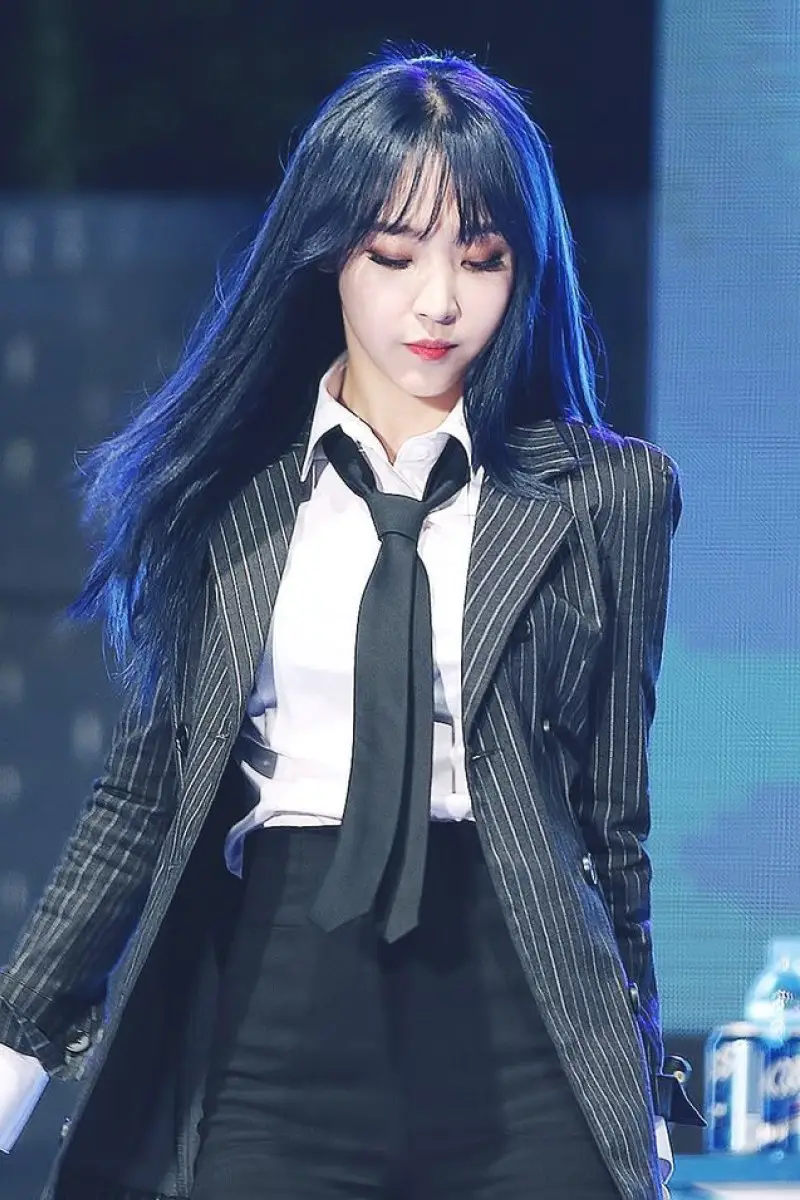color de cabello negro azulado Moonbyul Moon Byul-yi