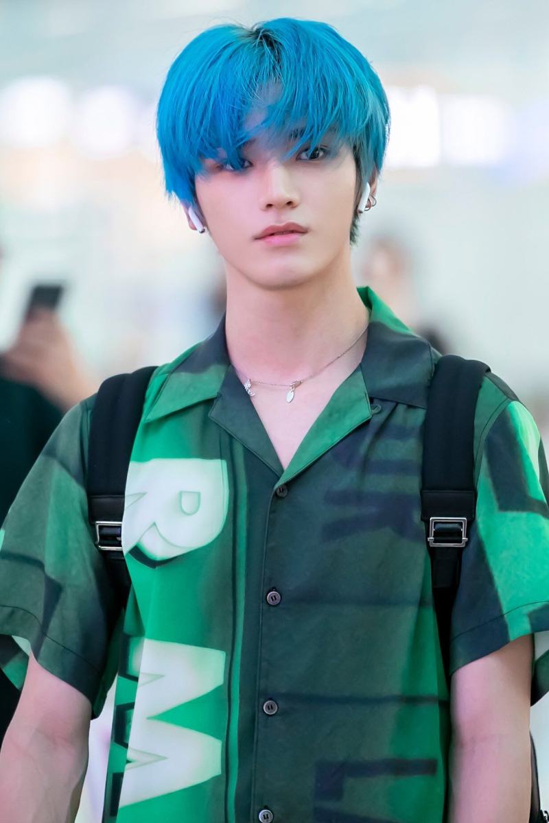 looks de cabello azul para hombres Lee Tae Yong pelo azul