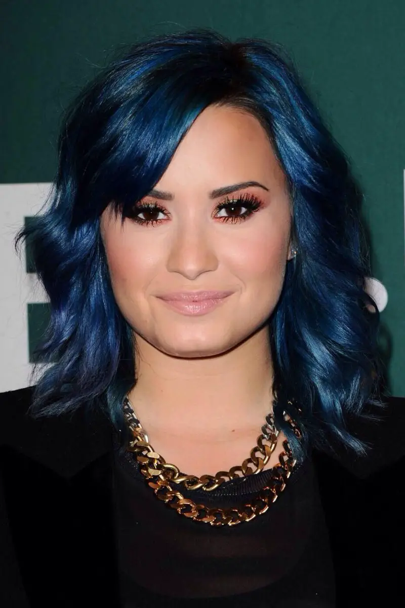 los mejores looks de cabello azul oscuro cabello azul marino Demi Lovato