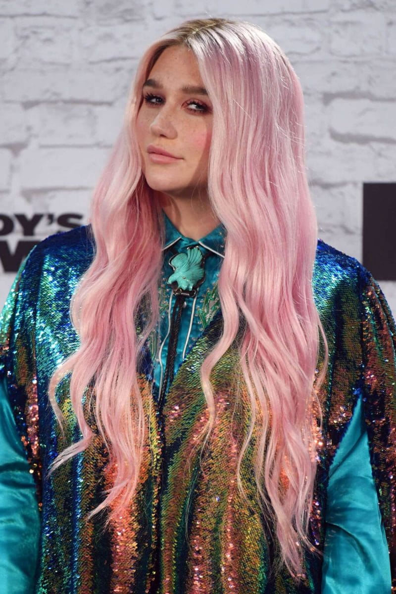color de cabello rosa pastel Kesha