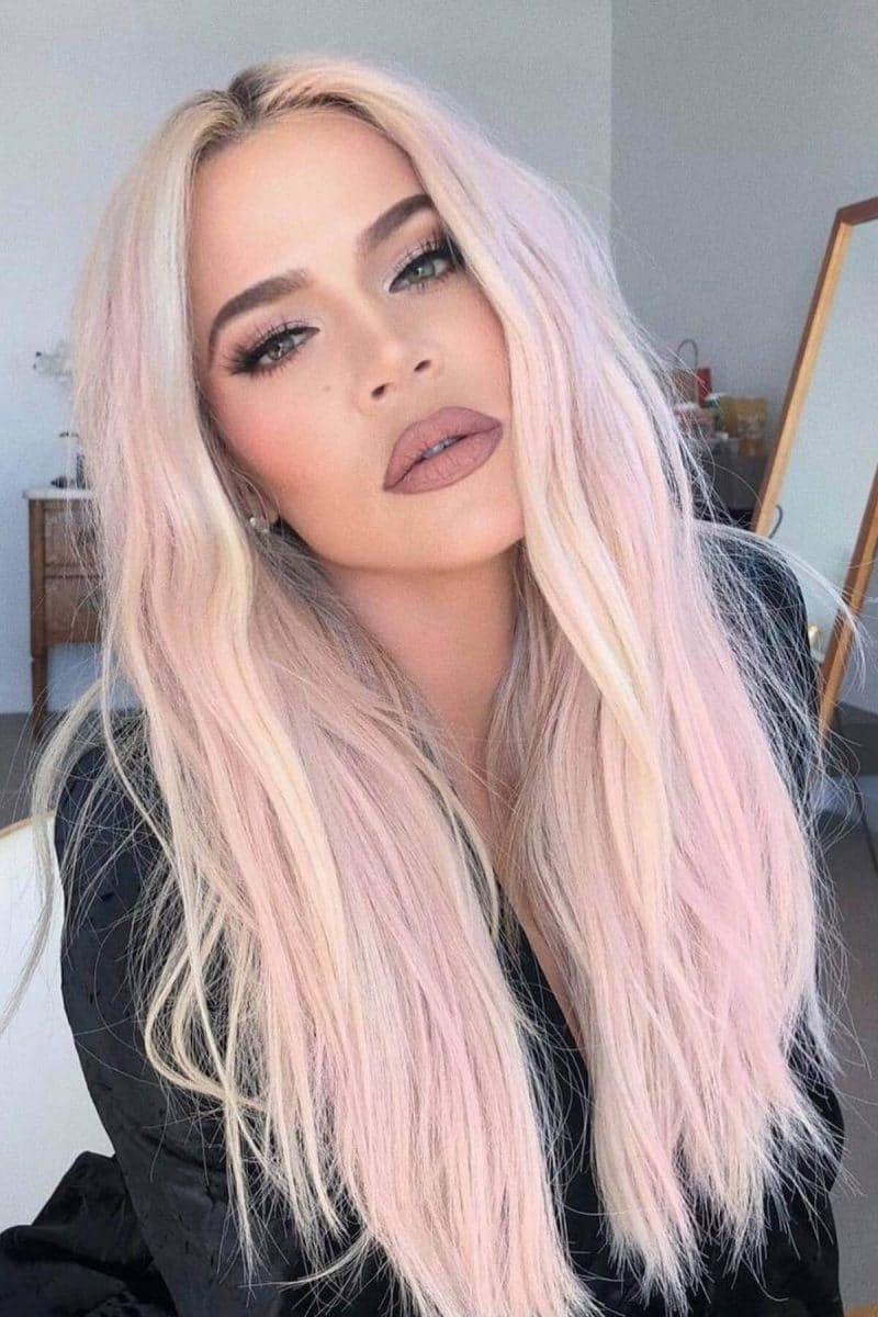 color de cabello rosa pastel Kloe Kardashian