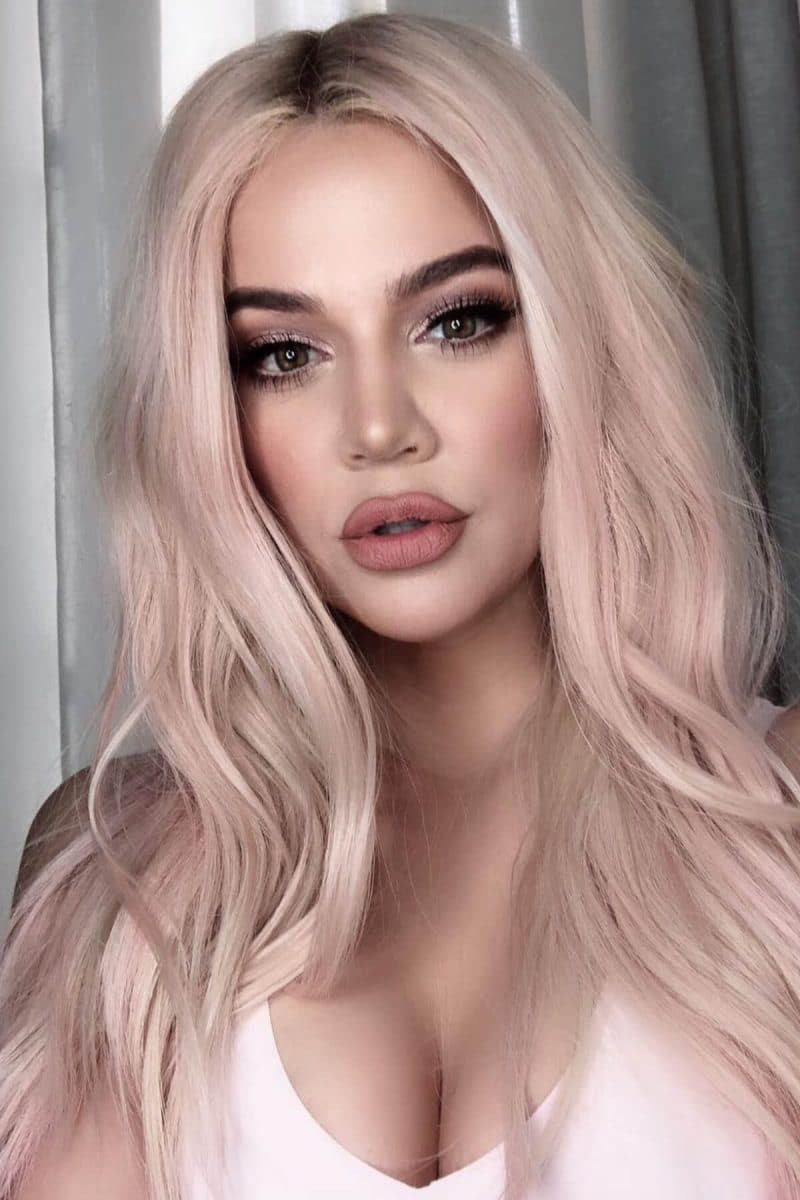 color de cabello rosa pastel Kloe Kardashian cabello largo