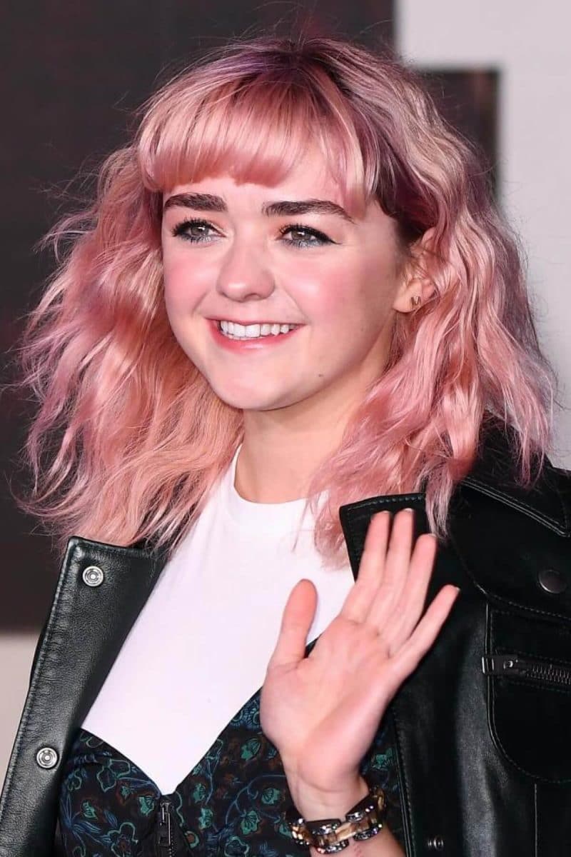 color de cabello rosa pastel Maisie Williams corte bob