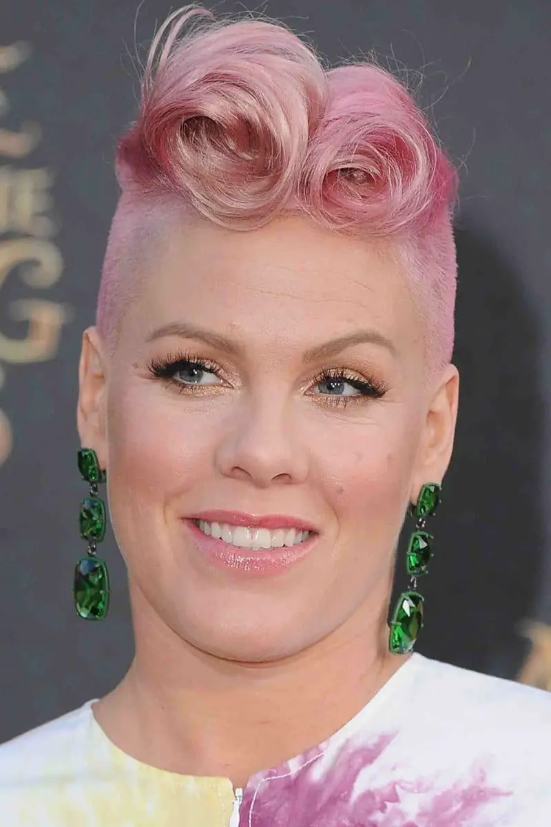 color de cabello rosa pastel Pink