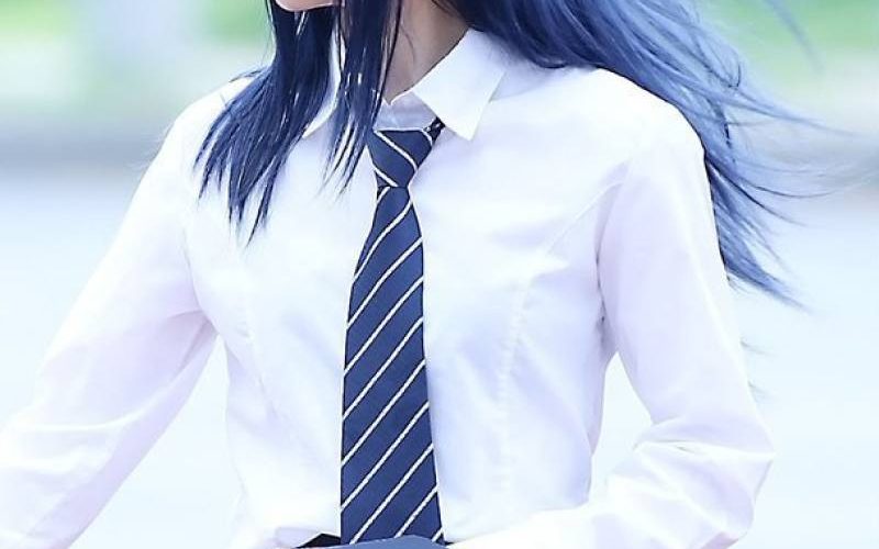 color de cabello negro azulado Moon Byul-yi Moonbyul