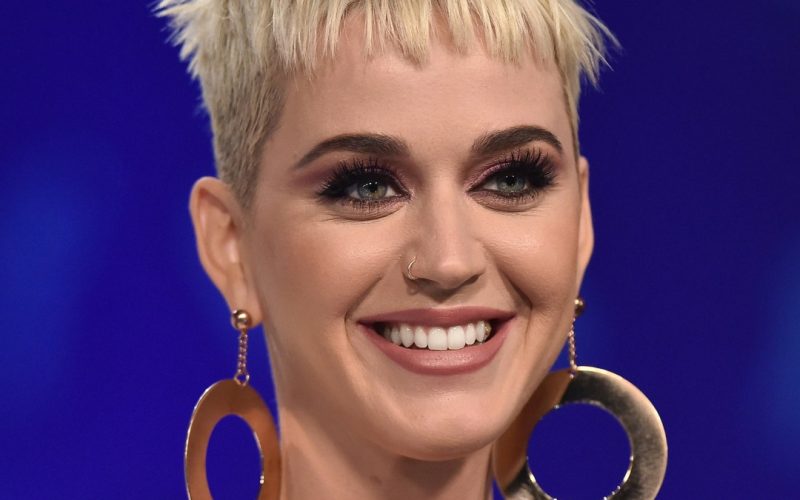 cortes de cabello para cara ovalada Katy Perry